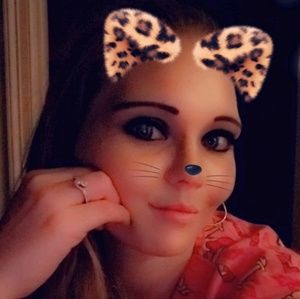 Meet your Posher, Crystal